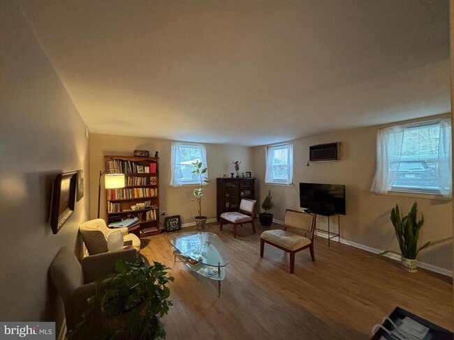 Photo - 200 W Evergreen Ave Unit 1B