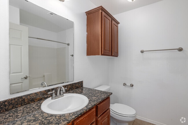 3 habitaciones, 2 baños - 1375 pies cuadrados - Segundo baño