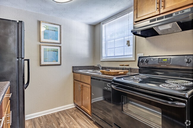 2BR, 1.5BA - 1008SF