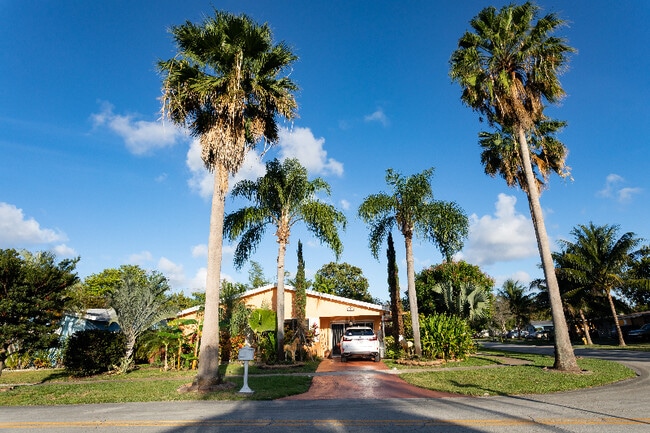351 SW 66th Ave