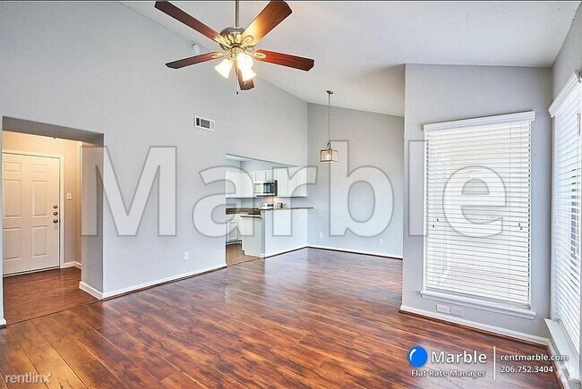 Building Photo - 2 br, 1 bath Condo - 10075 Westpark Dr Apt 17 Unit Apt 17