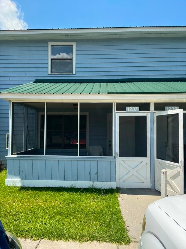 Photo - 1237 Shalom Dr