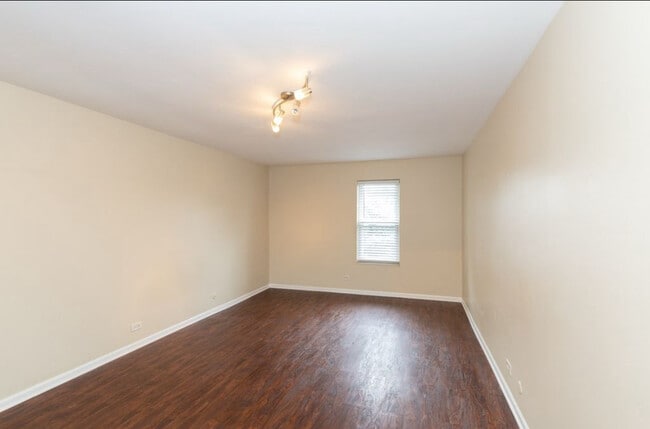 Building Photo - 5101 Carriage Way Dr Unit 304 B Rental