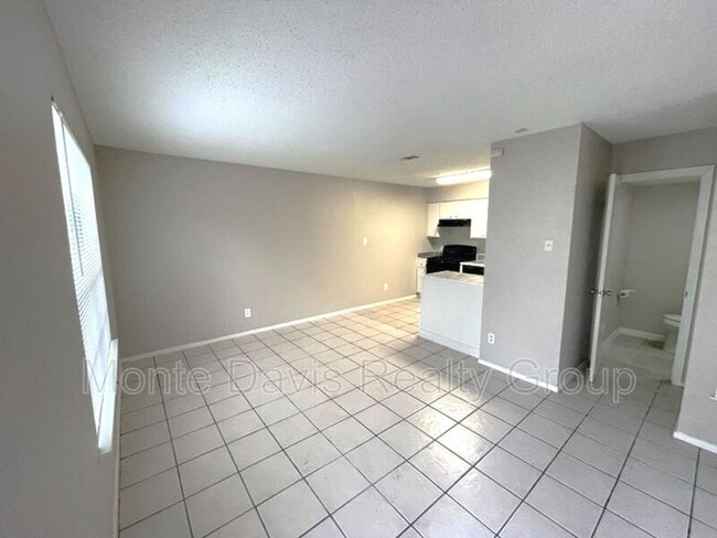 Photo - 1201 Southport Dr Unit B