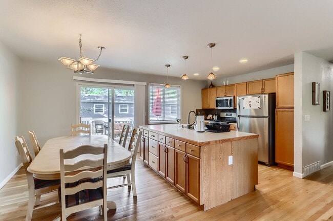 Building Photo - Spacious 5 BDR Lafayette Home - Close to Coal Creek Trail