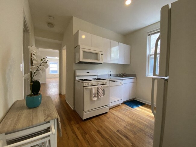 Spacious kitchen with hardwood floors - 2834-2838 Orchard Apartments