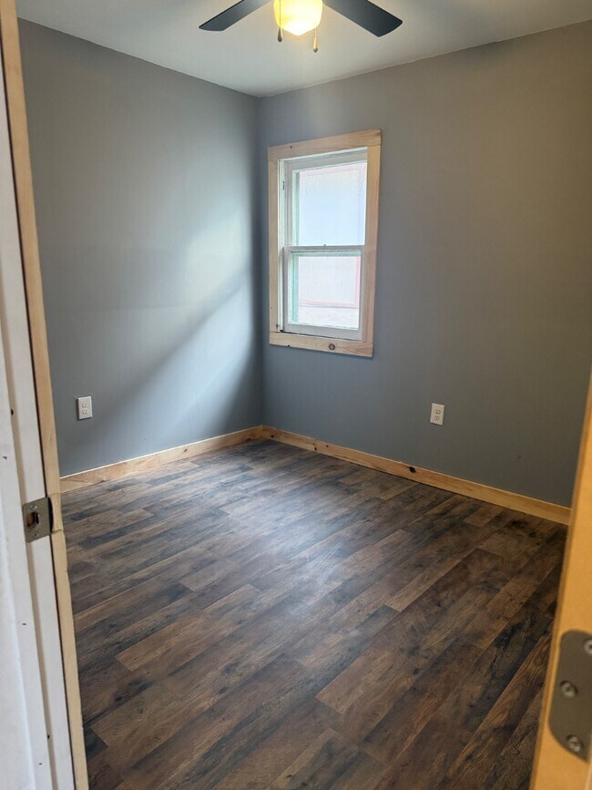 Photo - 208 Osborne St