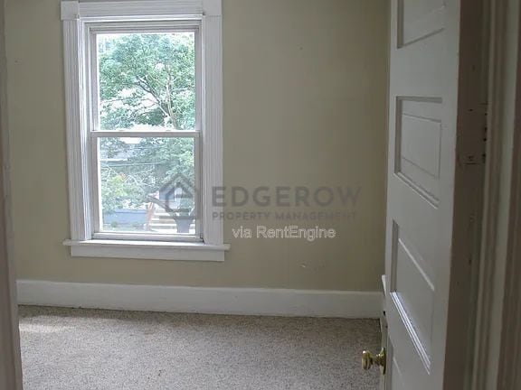 Photo - 635 Lafayette Ave NE