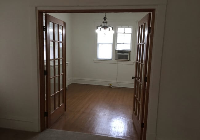 Photo - 1113 W Moss Ave