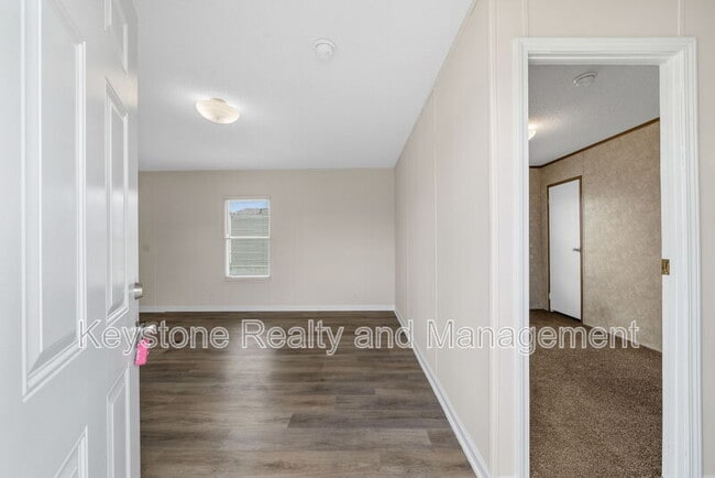 Photo - 812 Monroe Ln