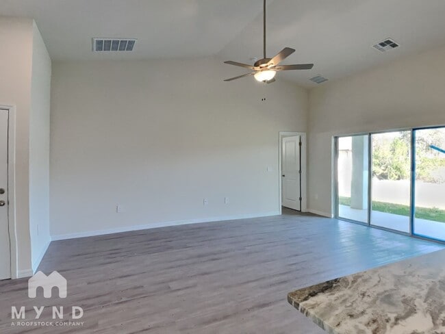 Photo - 2194 Brancusi Ave
