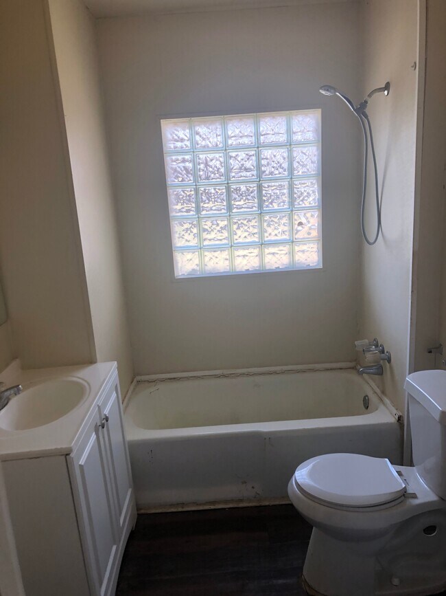 Photo - 1708 Avenue N