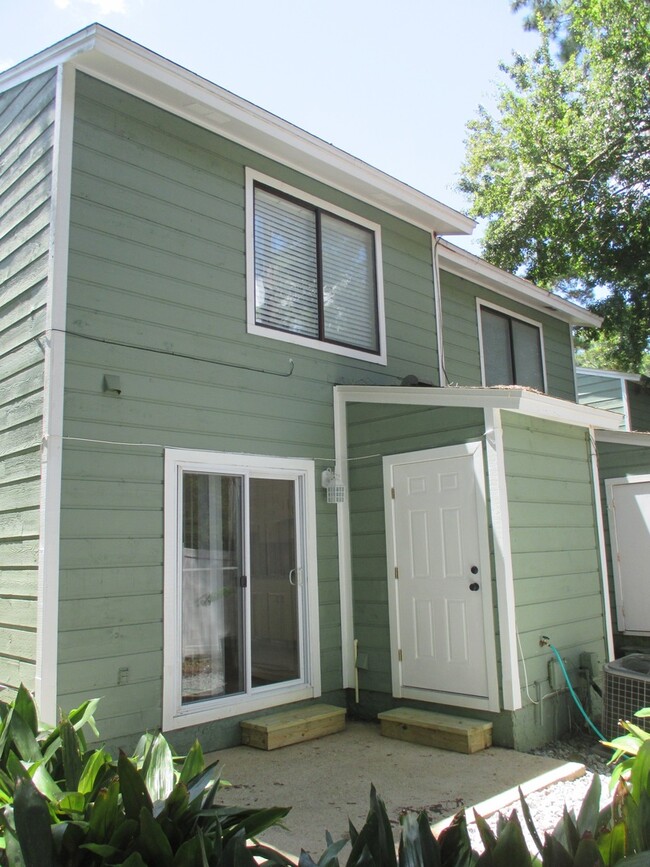 Photo - Large 2/1.5 Townhouse Minutes From FSU...Available August 15, 2026.