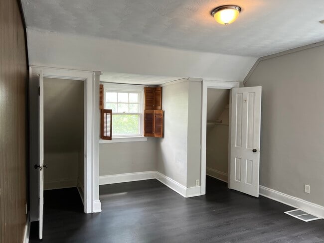 Bedroom/Living - 568 Bird Ave Unit 3