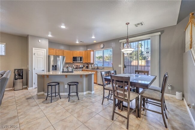 Photo - 548 W Civic Holiday Ave