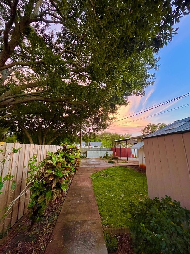 Photo - 516 Northmoor Ave N