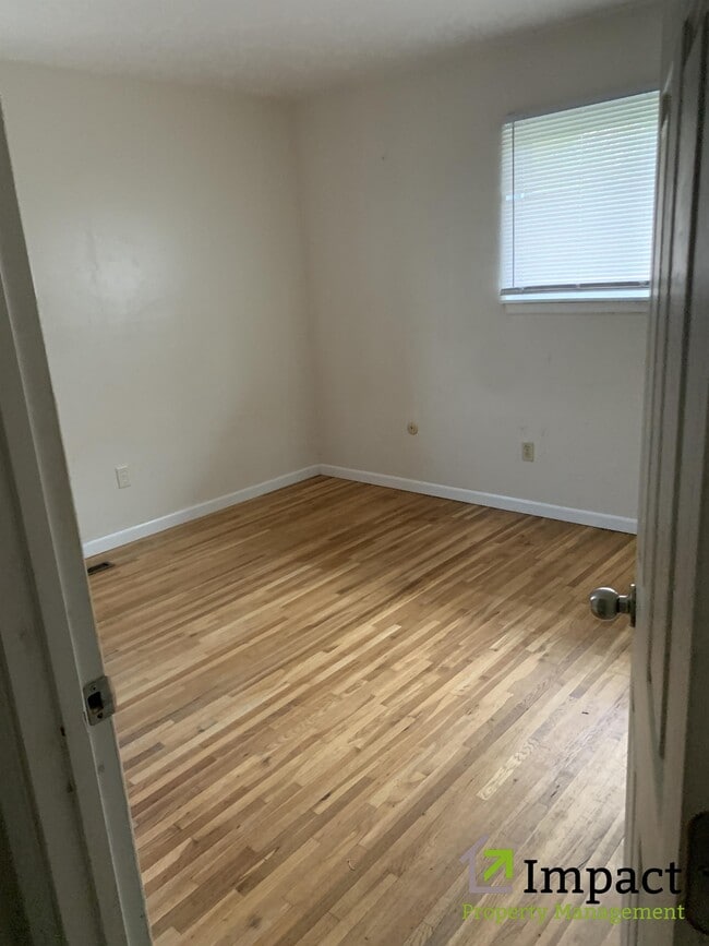 Photo - 2619 Weir Ave