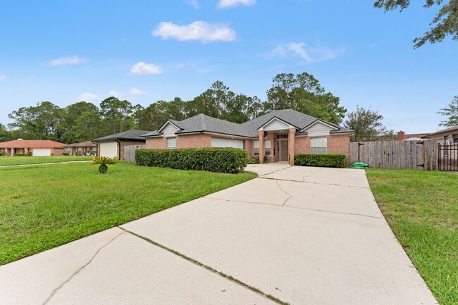 Building Photo - 1845 Daytona Ln N Rental