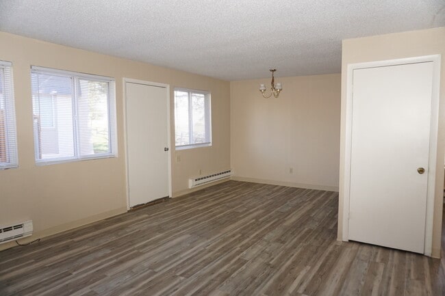 Photo - Spacious 2 Bedroom Condo-SPECIAL PRICING. Unidad #6