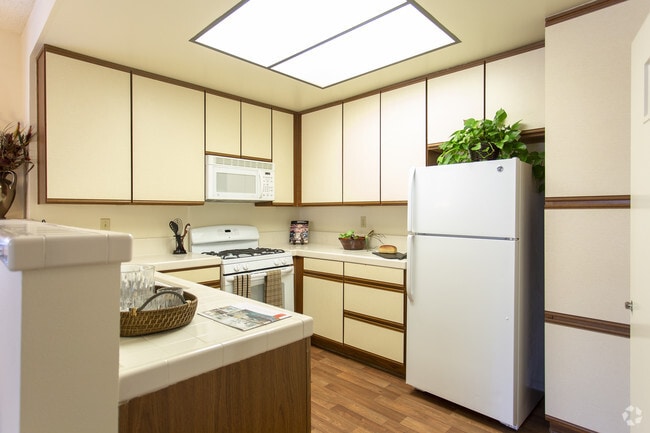 1HAB,1BA-750 ft² - Cypress Point