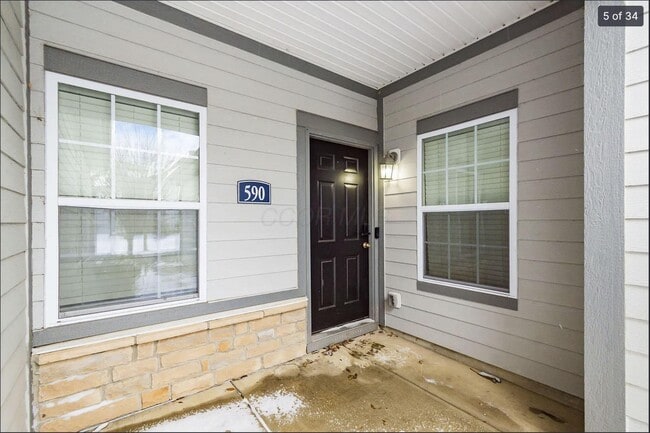 Photo - 590 Redwood Ln