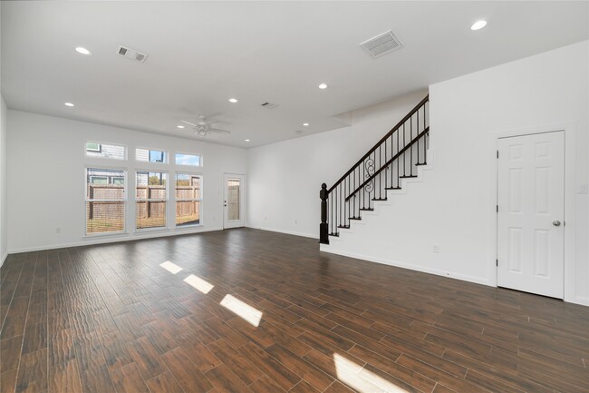 Photo - 7902 Parnell St