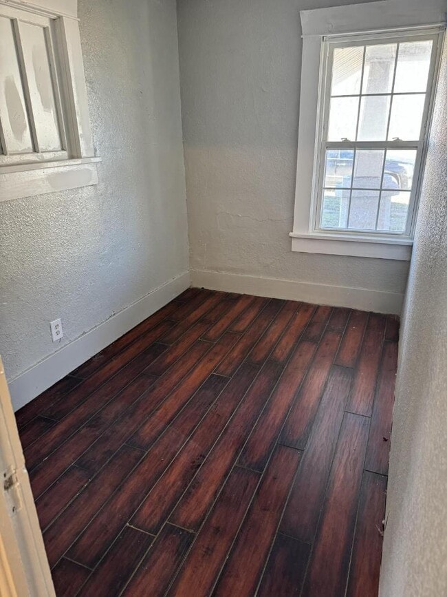 Photo - 835 E Walnut St