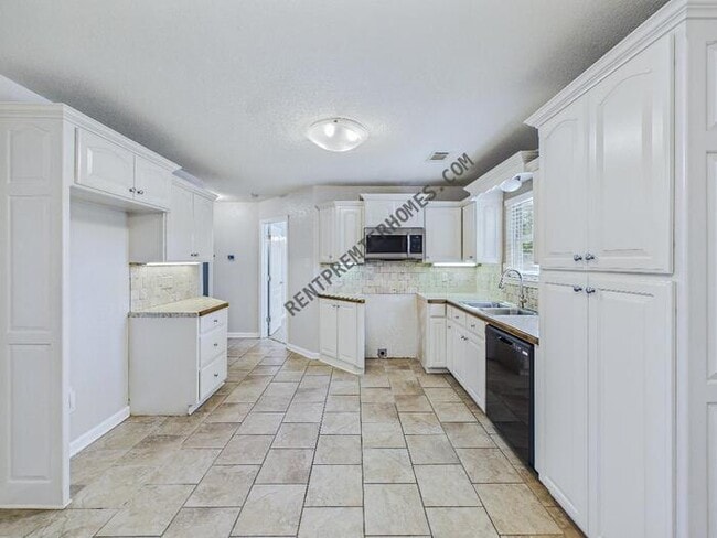 Photo - 29 Green Apple Dr