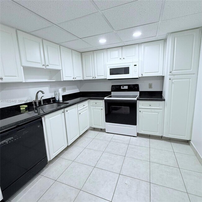 Photo - 3980 Oaks Clubhouse Dr Unit 302