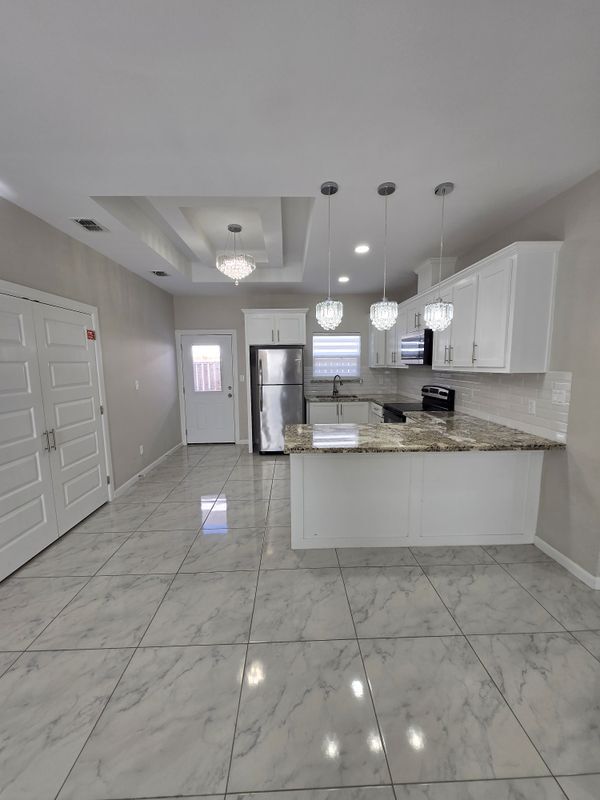 Photo - 1018 N Woodson Ave