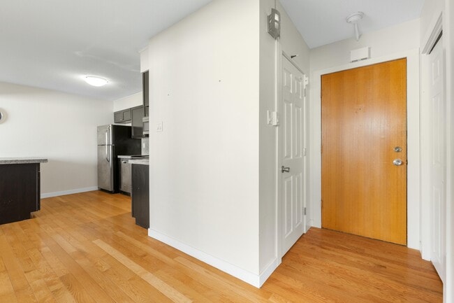 Building Photo - 2163 Hamilton St Unit 11