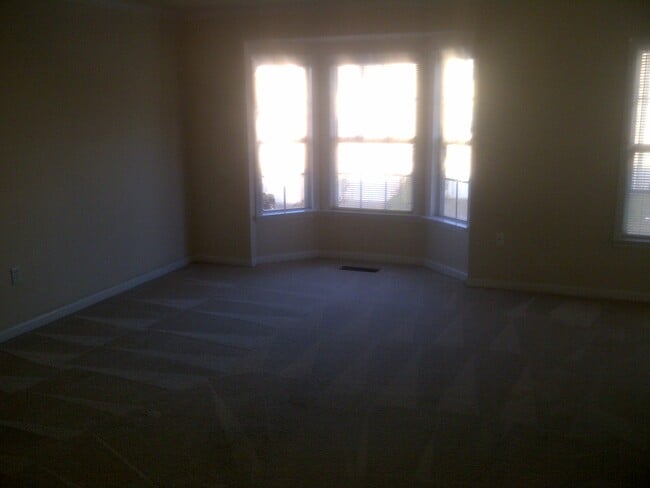 Photo - 46 Dunrobin Dr