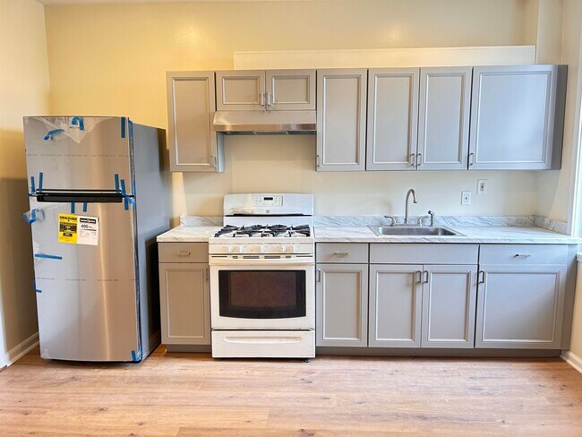 Photo - 1302 67th St