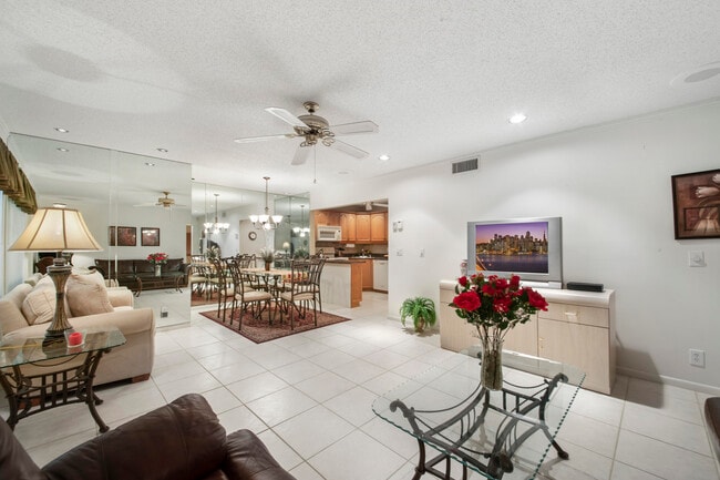 Building Photo - 417 Pine Glen Ln Unit D-2