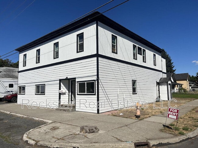 Building Photo - 2902 N Cedar St Unit 1 Rental