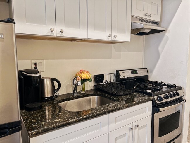 Photo - 2402 Spruce St Unit 1F