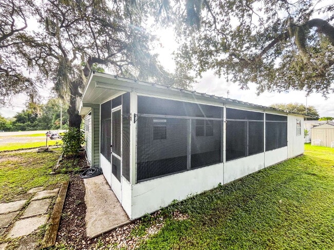 Photo - "Cozy 2-Bedroom Retreat in Haines City - P...