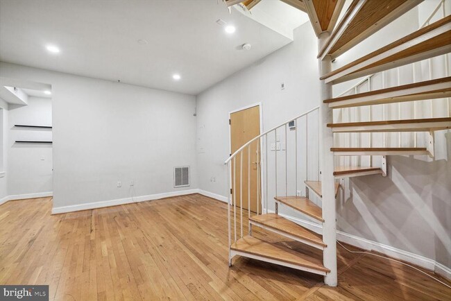 Photo - 1417 Chapin St NW Unit 203