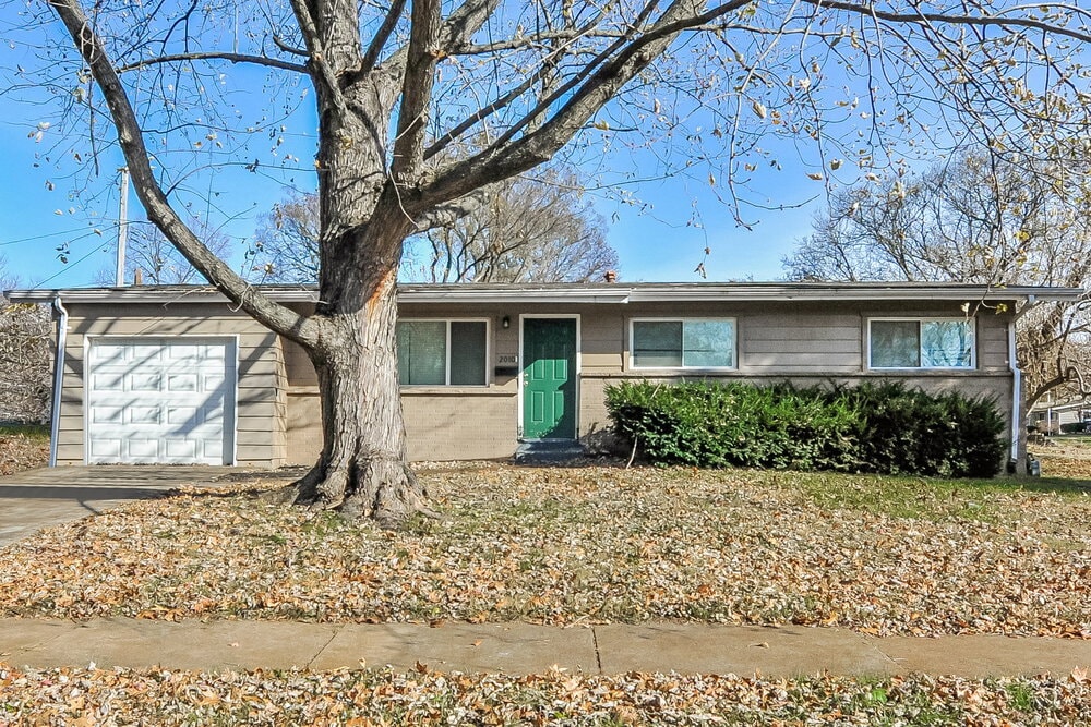 Photo - 2010 Thunderbird Ave Casa