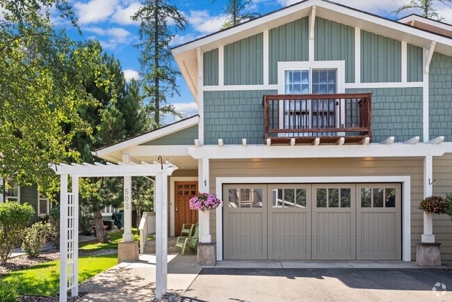 Building Photo - Reese's Retreat!! 2 BR + Den/2.5 BA White... Rental