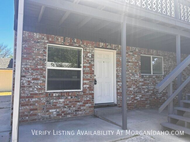 Photo - 765 W Pine Ave