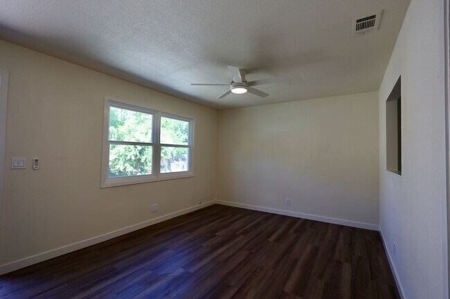 Photo - 409 Russell St Unidad B