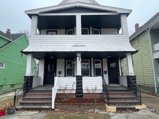 Building Photo - 2024 W 104th St Unit 2024 W 104th St (Upper)