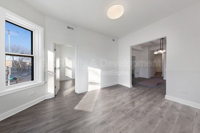 Photo - 6401 S Eberhart Ave Unit 6401 2