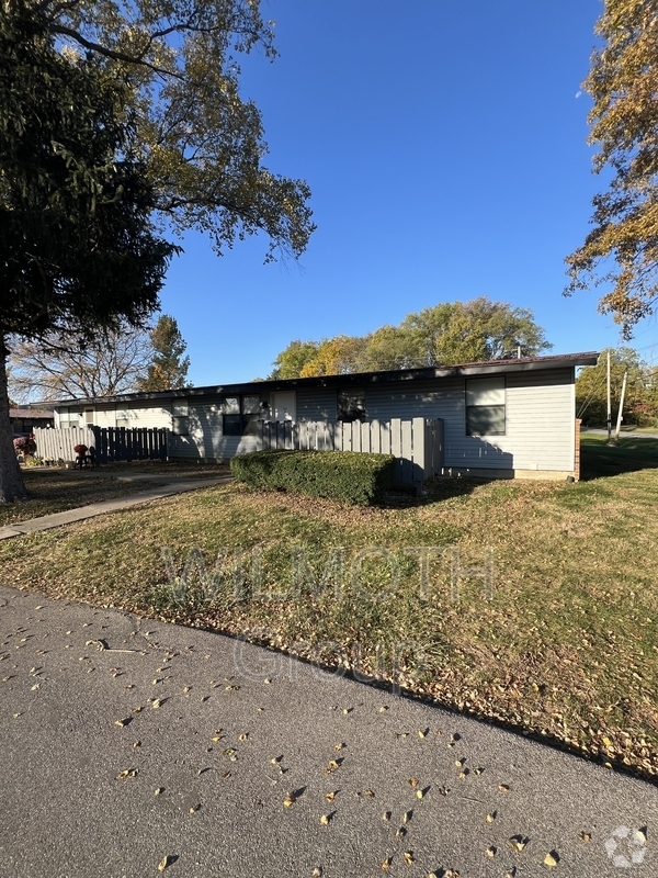 Building Photo - 2000 Indianapolis Rd Rental