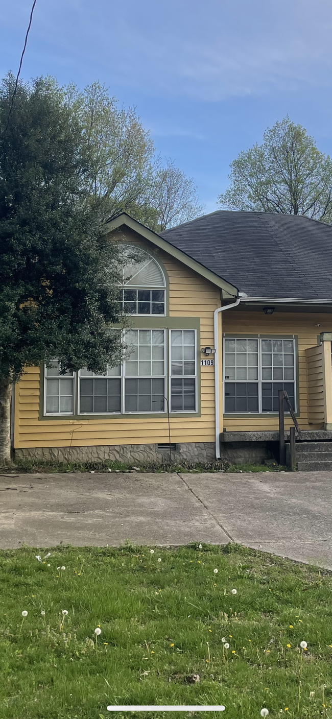 Building Photo - 1109 Waggoner Ct W Unit 1109 Rental