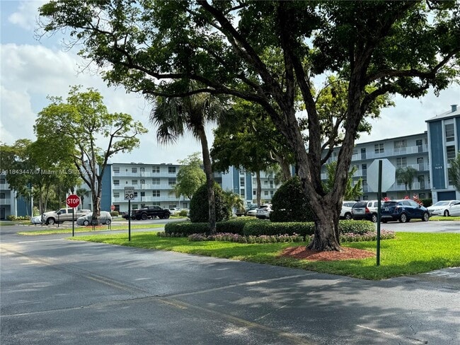 Building Photo - 7610 NW 18th St Unit 405