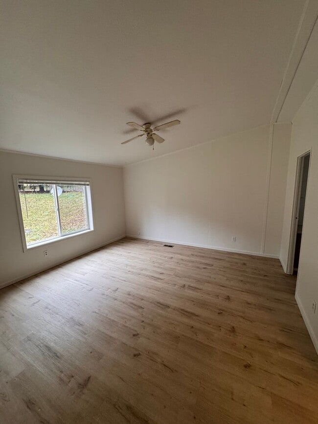 Photo - Quaint 4-Bedroom/2 Bath Property in Amboy, Available Now!