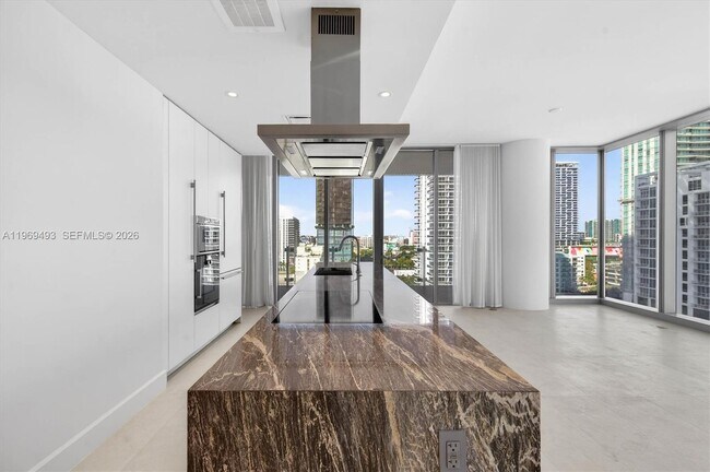 Photo - 700 NE 26th Terrace Unidad 1406