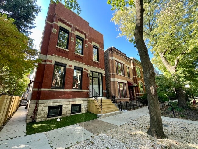 Building Photo - 822 N Winchester Ave Unit 1F Rental